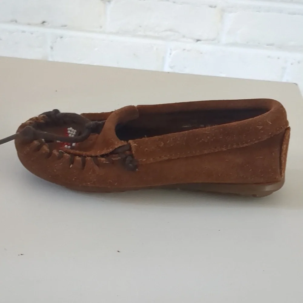 Minnetonka beaded thunderbird slip on Moccasin